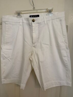 Ben Sherman White Flat-Front Men's Chino Shorts